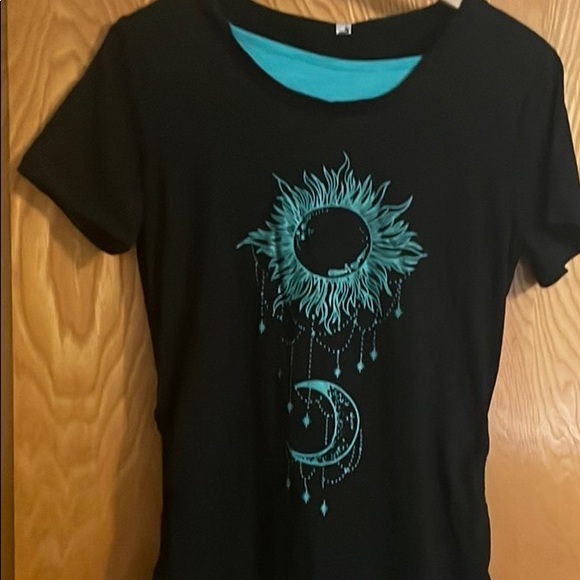Brand new stylish T-Shirt - Picture 1 of 5